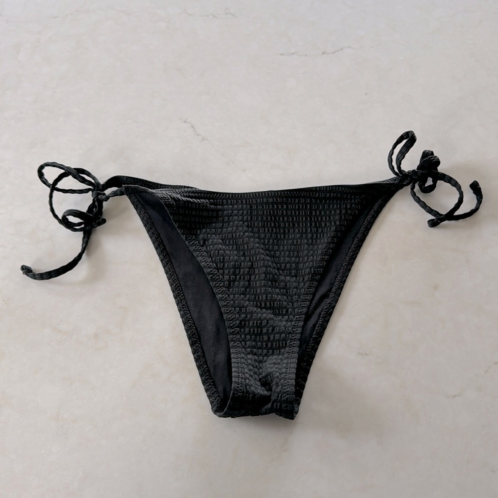 NWOT H&M Black high rise bikini bottom size 4